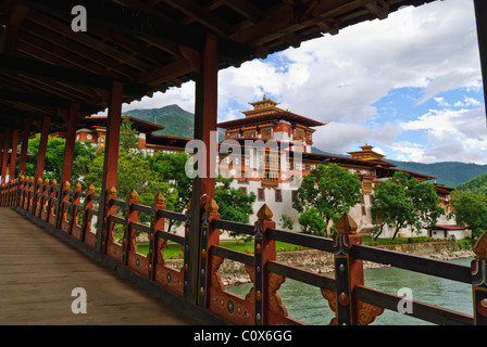 Punakha Dzong et son pont cantilever, Punakha, Bhoutan Banque D'Images