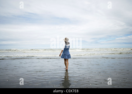 Le punjabi femme à la plage, Manawatu, Nouvelle-Zélande. Banque D'Images