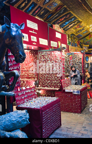 Camden Town ou Lock ou marché des chevaux , , Londres , cale ou de l'Égypte ancienne fantaisie Bijoux en argent Bracelets Colliers Boucles d'etc. Banque D'Images