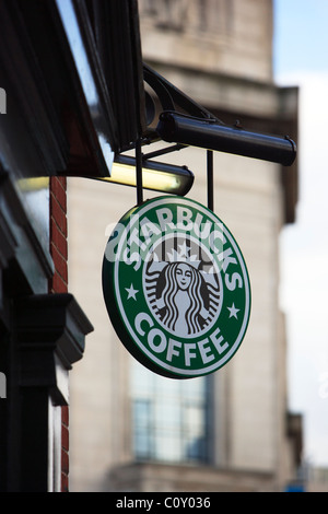Café Starbucks et le logo signe Banque D'Images