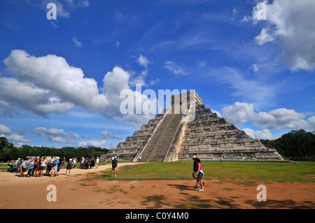 El Castlillo pyramide de Chichen Itza Banque D'Images