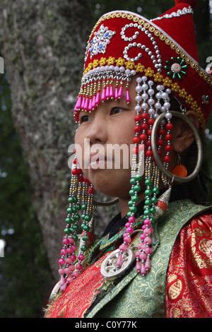 Fille dans le costume national bouriate Banque D'Images