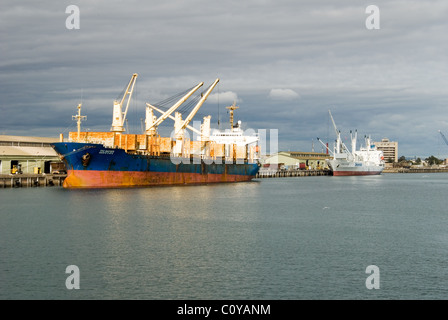 Ptc Napier et Prince de la mer des navires amarrés au port Adélaïde en Australie du Sud. Banque D'Images