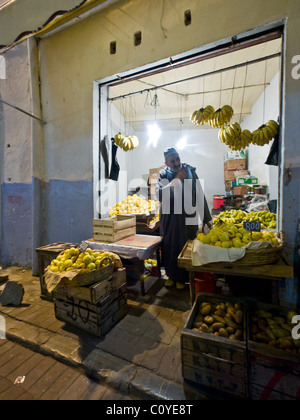 Scène de rue typique kasbah médina de Tanger Banque D'Images