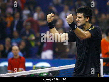 Le Serbe Novak Djokovic, No 3 mondial Novak Djokovic a battu la Russie Nikolay Davydenko 6-1, 7-5 pour remporter la Coupe des Maîtres saison Banque D'Images