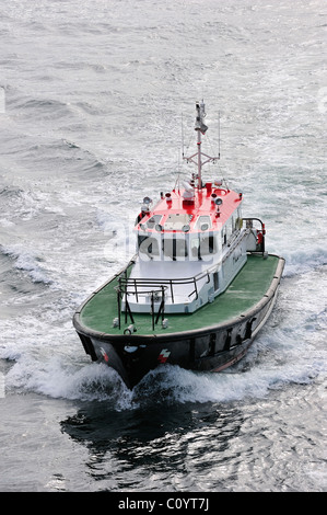 Bateau pilote sur le Firth of Forth près d'Edimbourg, Ecosse, Royaume-Uni Banque D'Images