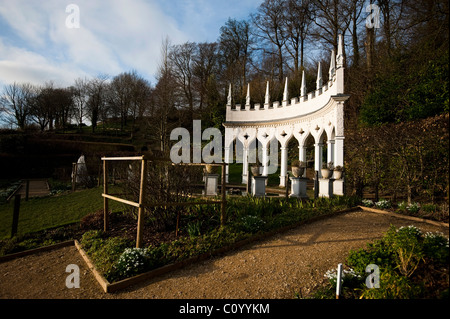 Exedra Jardins de Painswick Rococo Garden en février, Gloucestershire, Angleterre, Royaume-Uni Banque D'Images