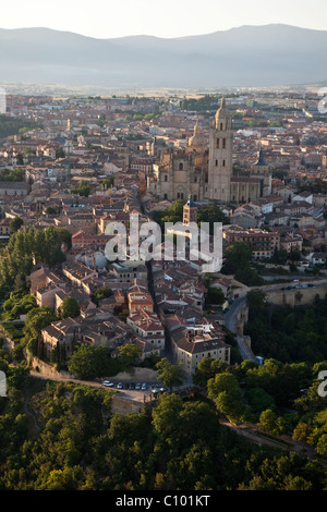 Vue aérienne de la cathédrale et de la ville de Ségovie (Espagne) Banque D'Images