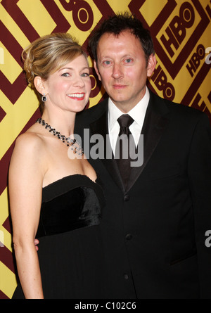 Carrie Preston & mari Michael Emerson arrivant à la chaîne HBO Post Golden Globe de travail à environ 55, au Beverly Hilton Hotel Banque D'Images