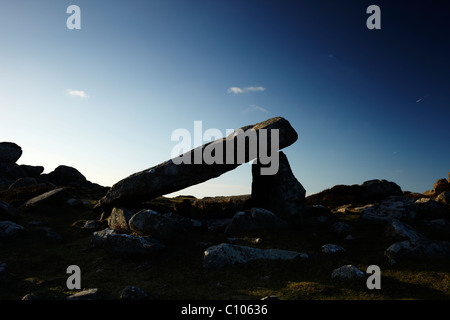 Coetan Arthur, ancienne chambre funéraire ou Dolmen, St Davids Head, Pembrokeshire, Pays de Galles, Royaume-Uni Banque D'Images