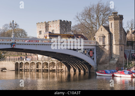 Une vue de Lendal Bridge, New York, pris à partir de la rive sud. Banque D'Images