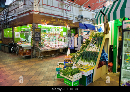 Petits commerces dans le Marché Couvert à Oxford, UK Banque D'Images