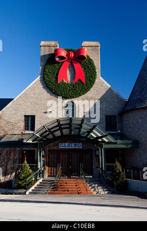 Canada, Québec, La Malbaie. Fairmont Le Manoir Richelieu Fairmont aka (Richelieu). Casino De l'hôtel décorée pour les fêtes. Banque D'Images