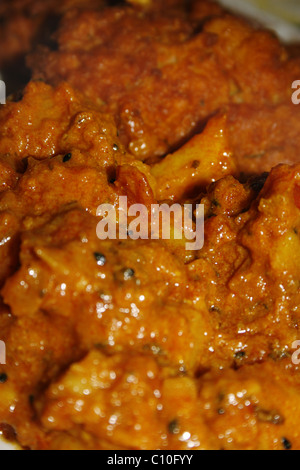 Image de bhajis oignon et pommes de terre bombay on white plate Banque D'Images