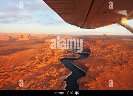 Magnifique canyon Antelope sur un coucher de soleil photographié depuis l'avion. Banque D'Images