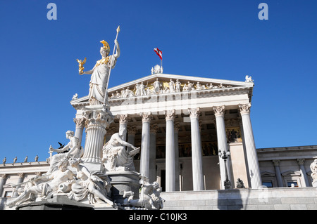 Statue de Pallas Athéna en face du parlement, Vienne, Autriche, Europe Banque D'Images