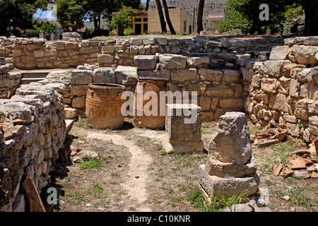 Pots et conteneurs, pièces de stockage, les fouilles de Minoan Tylissos, Crète, Grèce, Europe Banque D'Images