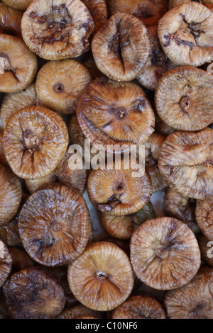 Bananes séchées en vente au Souk Marrakech Maroc Banque D'Images