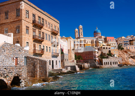 Bay et les bâtiments d'Ermoupolis Syros, [ ] , Σύρος Îles Cyclades grecques Banque D'Images