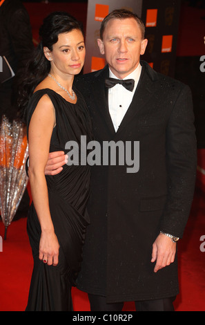 Daniel Craig avec son épouse Satsuki Mitchell l'Orange British Academy Film Awards (BAFTA) 2009 - Londres, l'extérieur du hall des arrivées. Banque D'Images