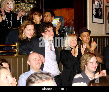 Louise Delamere, Stephen Mangan, Emma Bunton et Jade Jones assister à la collecte de Cabaret Chickenshed au Hard Rock Café, Banque D'Images
