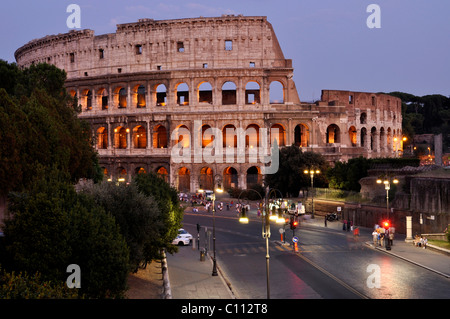 Colisée, Via dei Fori Imperiali, Rome, Latium, Italie, Europe Banque D'Images