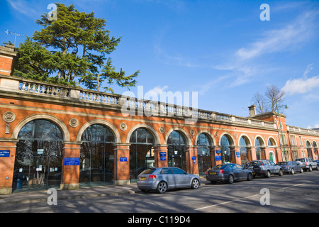 La réception d'Ascot et le bureau de vente des billets, l'hippodrome d'Ascot, Berkshire, Angleterre, Royaume-Uni, Europe Banque D'Images