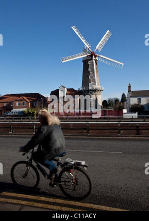 Boston, Lincolnshire. La photo n'est favoriser par l'usine de Maud dans canal centre de Boston. Photo par Fabio De Paola Banque D'Images