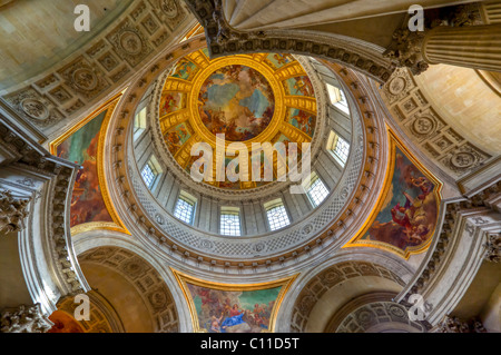 Jusqu'à la centrale au dôme doré (coupole) de l'Hôtel des Invalides, Paris, France. Charles Lupica Banque D'Images