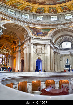 Le central dôme doré (coupole) de l'Hôtel des Invalides, Paris, France. Charles Lupica Banque D'Images
