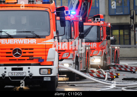 Le feu sur la Route 1, dans Urbanstrasse Stuttgart-Mitte Garni Oberrhein Square, près de Stuttgart, Bade-Wurtemberg, Allemagne, Europe Banque D'Images