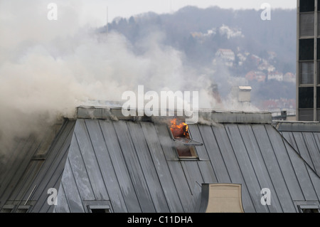 Le feu sur la Route 1, dans Urbanstrasse Stuttgart-Mitte Garni Oberrhein Square, près de Stuttgart, Bade-Wurtemberg, Allemagne, Europe Banque D'Images