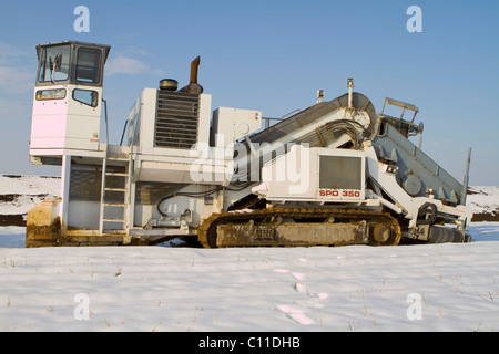 Grues sur chenilles pour la pose d'un pipe-line, Marchfeld, Basse Autriche, Autriche, Europe Banque D'Images