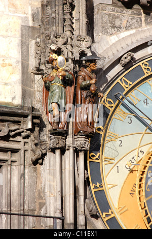 Une partie de la célèbre et historique de l'Horloge Astronomique intégrée à un côté de la tour du vieil hôtel de ville à Prague,République tchèque. Banque D'Images