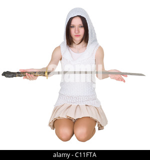 Teenage girl sitting on le tour avec sabre japonais traditionnel - katana Banque D'Images