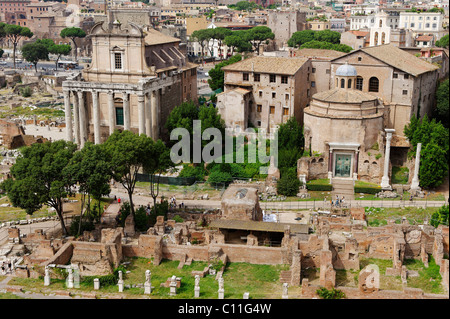 Vue depuis la colline du Palatin sur le Forum Romanum ou Forum Romain, Rome, Latium, Italie, Europe Banque D'Images