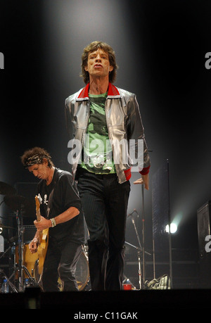 Les Rolling Stones en concert, Glasgow 2003- Mick Jagger et Keith Richards Banque D'Images