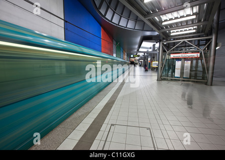 Station de métro à la salle des fêtes, des expositions de Messe Frankfurt, Frankfurt, Hesse, Germany, Europe Banque D'Images