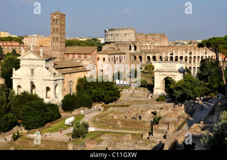 Basilique de Santa Francesca Romana, Colisée, Arc de Titus, Forum Romain, le Forum Romain, Rome, Latium, Italie, Europe Banque D'Images