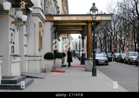 Entrée de l'hôtel, l'Hotel Imperial, Vienna, Austria, Europe Banque D'Images