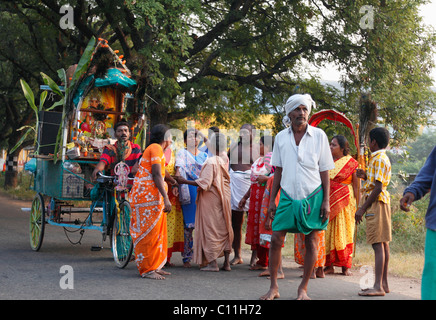 Pèlerins hindous sur leur chemin à l'Thaipusam Festival à Palani, Tamil Nadu, Tamilnadu, Inde du Sud, Inde, Asie du Sud, Asie Banque D'Images