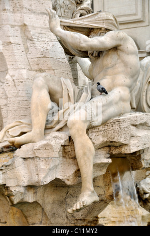 Dieu fleuve du Nil, Fontana dei Quattro Fiumi Fontaine des Quatre Fleuves, la Piazza Navona, Rome, Latium, Italie, Europe Banque D'Images