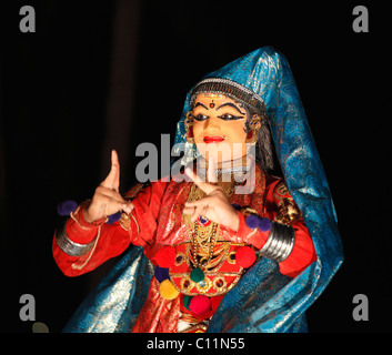 La danse Kathakali, personnage Minukku, Kerala, Inde du sud, l'Asie Banque D'Images