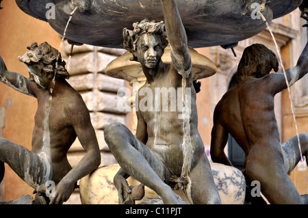 Statues, éphèbes Fontane delle Tartarughe, La Fontaine des tortues, Piazza Mattei square, le quartier juif, Rome, Latium, Italie Banque D'Images