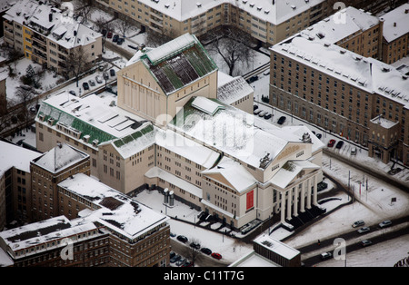 Vue aérienne, Stadttheater théâtre municipal dans la neige, Duisburg, région de la Ruhr, Nordrhein-Westfalen, Germany, Europe Banque D'Images