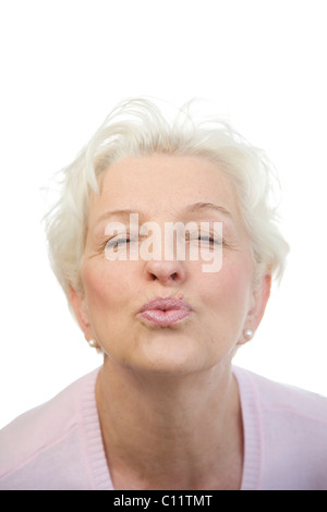 Vieille Femme à la recherche de ses lèvres Banque D'Images