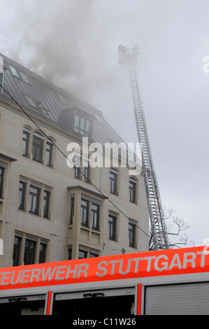 Le feu sur la Route 1, dans Urbanstrasse Stuttgart-Mitte Garni Oberrhein Square, près de Stuttgart, Bade-Wurtemberg, Allemagne, Europe Banque D'Images