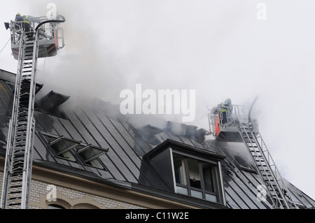 Le feu sur la Route 1, dans Urbanstrasse Stuttgart-Mitte Garni Oberrhein Square, près de Stuttgart, Bade-Wurtemberg, Allemagne, Europe Banque D'Images