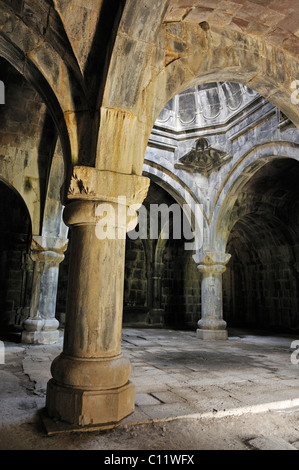 Intérieur d'une église orthodoxe arménienne historique au monastère Haghpat, Site du patrimoine mondial de l'UNESCO, l'Arménie, de l'Asie Banque D'Images