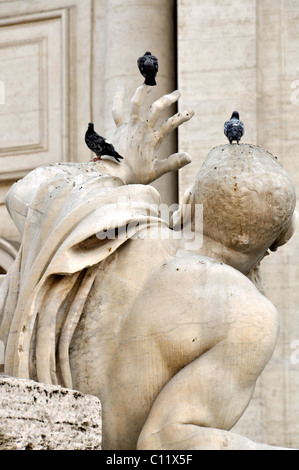 Dieu de la rivière Rio della Plata, Fontana dei Quattro Fiumi, Piazza Navona, Rome, Latium, Italie, Europe Banque D'Images